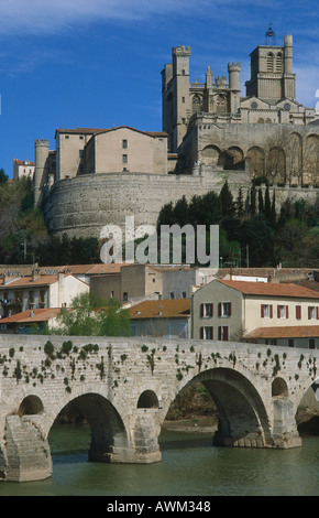 Nazaire Bridge Cathedrale St-Nazaire Canal du Midi Beziers Saint Nazaire Languedoc-Roussillon Francia Foto Stock