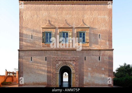 Parte anteriore del padiglione storico del sultano, Jardin Menara, Marrakech, Marocco, Africa Foto Stock