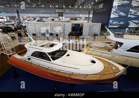 44 Dolphin, imbarcazione italiana dal design retrò, stivale 2008, la più grande vetrina al mondo per gli sport nautici e nautici, Duesseldorf, N. Foto Stock