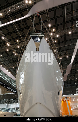 Prua di una bianca nave di lusso, Boot 2008, il mondo è più grande vetrina per la nautica da diporto e sport acquatici, Duesseldorf, NRW, Germania, Eur Foto Stock