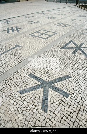 Fisherman's firma marchi in una piazza in Povoa de Varzim, Portogallo. Foto Stock