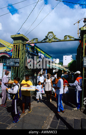 Port Louis Maurizio Street scene ambulanti annunci pubblicitari Foto Stock