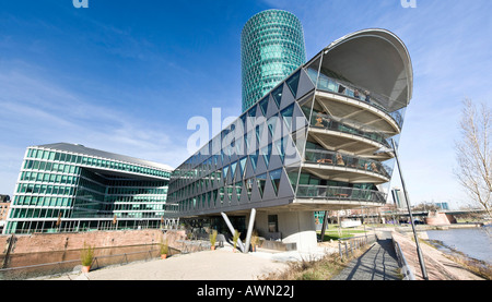 Westhafen Tower e Westhafen House progettata da Schneider e Schumacher Architectural Firm, vincitore del 2004 città tedesca Arc Foto Stock