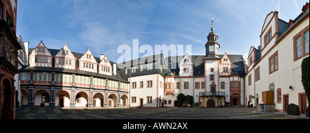 Il cortile a Weilburg il castello rinascimentale (costruito 1533-1572), Weilburg an der Lahn, Hesse, Germania, Europa Foto Stock