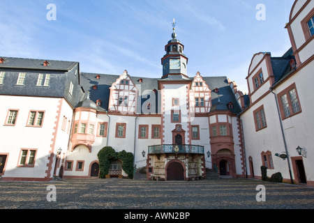 Il cortile e la torre, Weilburg il castello rinascimentale (costruito 1533-1572), Weilburg an der Lahn, Hesse, Germania, Europa Foto Stock