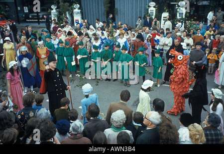 Helston Furry danza Helston Cornovaglia Inghilterra Flora giorno 8 maggio. Hal An Tow 1989 1980 Regno Unito HOMER SYKES Foto Stock