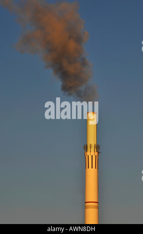 Camino di EnBW e potenza impianto di incenerimento con le antenne radio in Stuttgart-Muenster, Stoccarda, Baden-Wuerttemberg, Germania Foto Stock