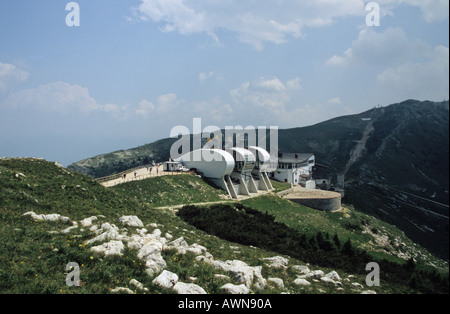 Stazione della funivia alla sommità del Monte Baldo Malcesine sul Lago di Garda Italia Foto Stock