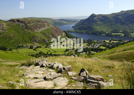 Glenridding e Ullswater dal percorso di Helvellyn nel Lake District Cumbria Foto Stock