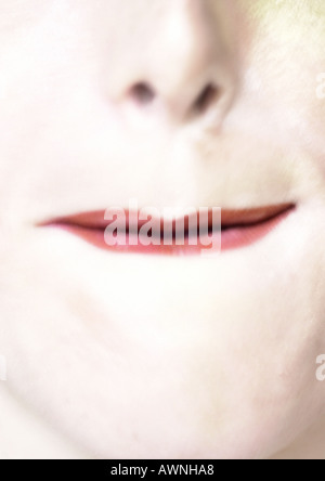 Close up della donna di bocca con pursed lips. Foto Stock