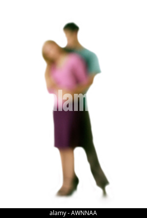 Silhouette di uomo abbracciando la donna da dietro, su sfondo bianco, sfocato Foto Stock