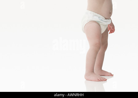 Bambino in un pannolino Foto Stock