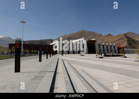 Nuovo QinghaiTibet stazione ferroviaria nella capitale Tibetana di Lhasa, in Tibet, in Cina Asia Foto Stock