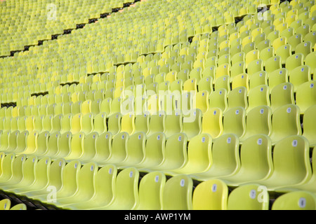 Sedi di verde in uno stadio di calcio Foto Stock