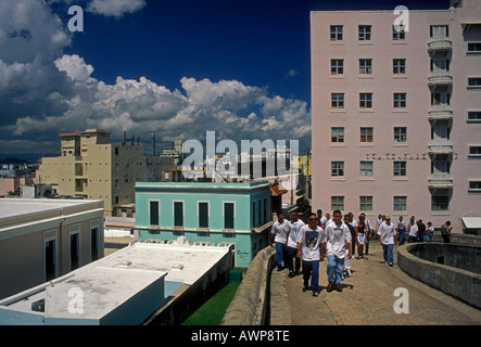 Puerto Ricans, Puerto Rican studenti, studente field trip, San Cristobal Fort San Juan Vecchia San Juan, Puerto Rico, West Indies Foto Stock