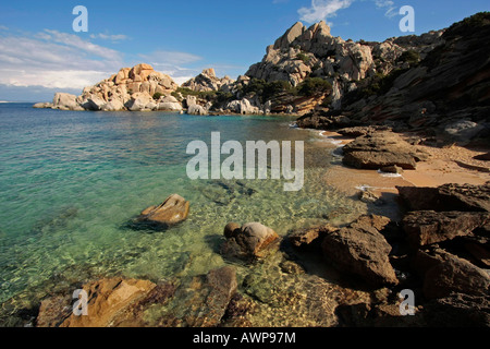 Spiaggia di fantasia con strano scogliere di Capo Testa, Sardegna, Italia, Europa Foto Stock