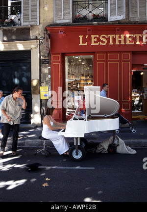 Recital di pianoforte nel mercato Aix en Provence Foto Stock