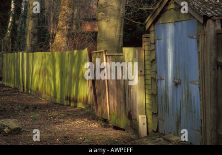 Cancello in legno e una recinzione in Shiplake Henley on Thames Oxfordshire Foto Stock