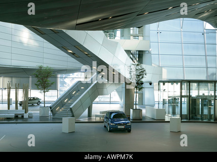 Interno, BMW Welt (BMW World) centro fieristico di Monaco di Baviera, Germania, Europa Foto Stock