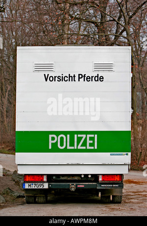 Carrello utilizzato per il trasporto di cavalli della polizia, Germania, Europa Foto Stock