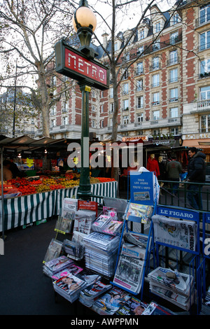 Ingresso al Maubert-Mutualité stazione metro a Place Maubert, Quartier Latin, Parigi, Francia, Europa Foto Stock