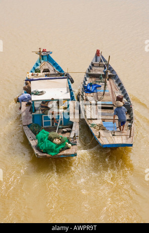 I pescatori sul fiume rosso, Da Nang, Vietnam Asia Foto Stock