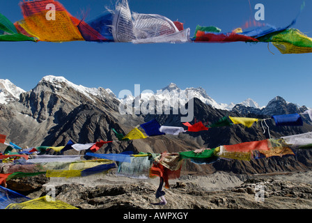 Vista da Gokyo Ri (5360) verso il Monte Everest (8850), sul Nuptse (7861), sul Lhotse (8501) e Makalu (8463), nazionale di Sagarmatha Par Foto Stock