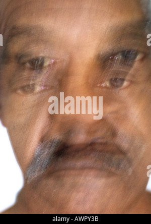 L'uomo anziano, close-up, doppia esposizione. Foto Stock