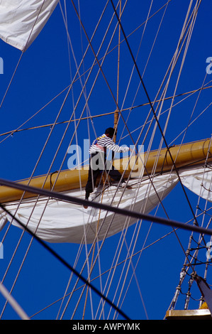 I marinai indonesiani di Dewaruci. Torneo di Tall Ship a Rouen Armada 2003 Francia Foto Stock