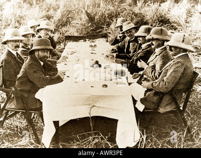 George V in India 1911 foto del re inglese a pranzo durante una tigre cacciare in Nepal nel mese di dicembre Foto Stock