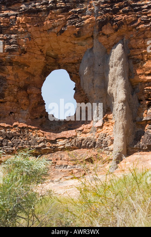 La finestra, Piccaninny Gorge a piedi, Bungle Bungle, Parco Nazionale di Purmululu, Sito del Patrimonio Mondiale, Kimberley, Australia occidentale, Australia Foto Stock