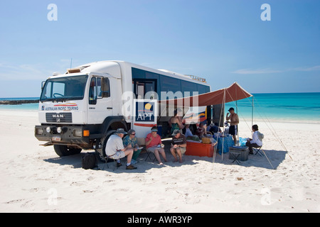 Pausa pranzo picnic, spiaggia vicino a Cape Leveque, Dampier Peninsula, Western Australia, WA, Australia Foto Stock