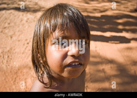 Bambino aborigene, Lombadina aborigeni comunità, Dampier Peninsula, Western Australia, WA, Australia Foto Stock