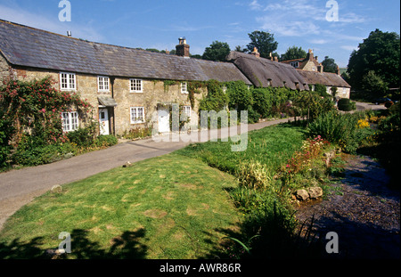 Regno Unito Isola di Wight Calbourne Winkle Street case accanto all'omento Bourne Foto Stock