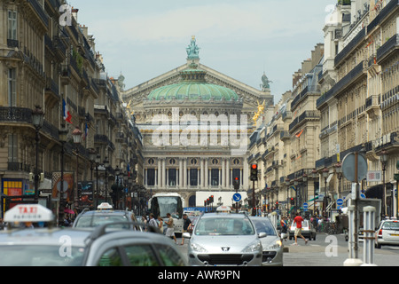 Opera Garnier, visto dall'Avenue de l'Opera di Parigi, Francia Foto Stock