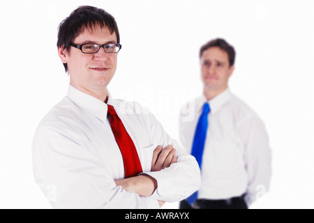 Fiducioso il repubblicano uomo in cravatta rossa con uomo democratico in cravatta blu. Foto Stock