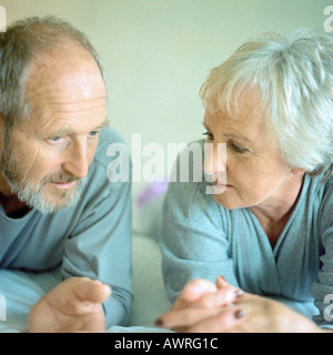 Coppia matura affiancati Foto Stock