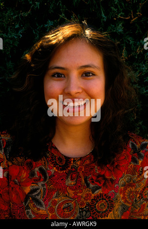 1, una donna Mexican-American, donna ispanica, giovane donna, Mexican-American ragazza adolescente ispanica, studente, Novato, California Foto Stock