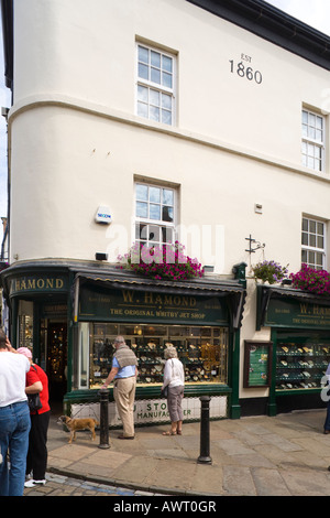 W Hamond, l'originale Jet Whitby shop, Whitby, North Yorkshire Foto Stock