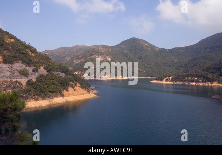 dh Tai Tam Tuk Reservoir TAI TAM HONG KONG Country Park Upper Reservoir Nature Reserve hk paesaggistici parchi nazionali colline Foto Stock