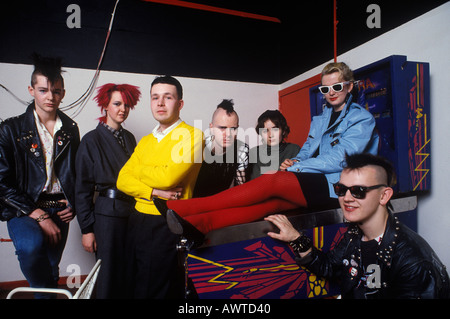 Studenti universitari della scuola d'arte 1980s UK. Studenti di moda di gruppo alla St Martins School of Art di Londra. Rockers, New Romantics Punks England 1985 HOMER SYKES Foto Stock