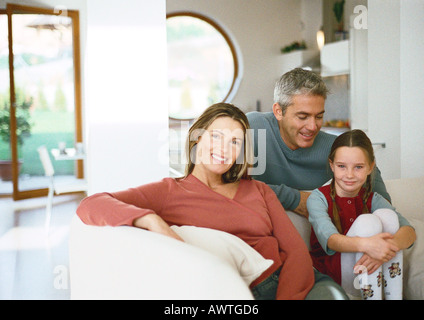 Famiglia seduti insieme, ritratto Foto Stock