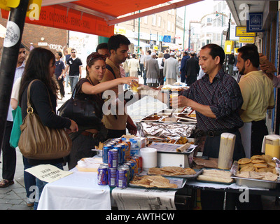 All'aperto alfresco indian takeaway mangiare annuale di brick lane food festival Foto Stock