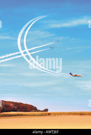 Simbolo dell'euro scritto in cielo da sky scrittori. Foto Stock