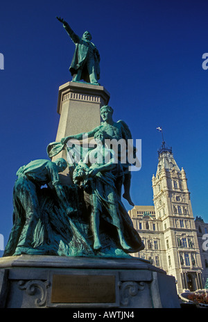 Statua in bronzo, Honore Mercier, e il Palazzo del Parlamento, Quebec City, Provincia di Quebec, Canada Foto Stock