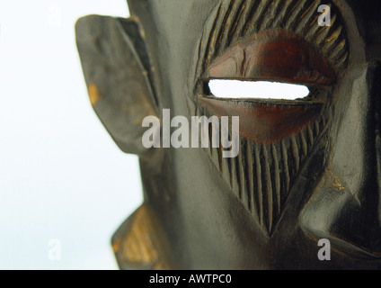 Tradizionale maschera africana, close-up, ritagliato Foto Stock