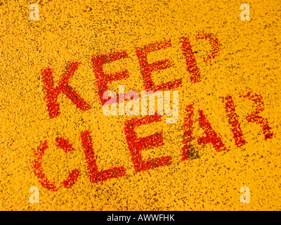 Dipinto di cartello di avviso di tenersi a distanza Foto Stock