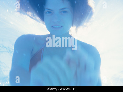 Donna subacquea, ritratto Foto Stock