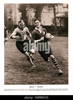 Alla velocità rispetto alla Brawn azione da un 1931 partita di rugby legendées altre cose a parità di ritmo deve sempre dire in Rugby Foto Stock