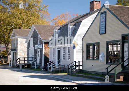 Fila di negozi di Mystic Seaport in Connecticut Foto Stock